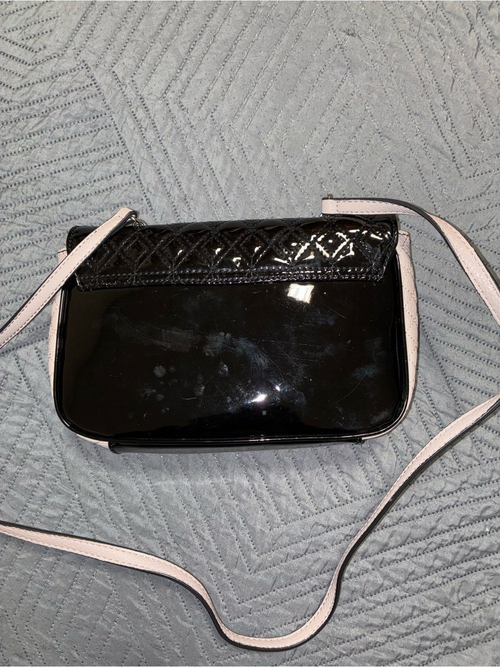 GUESS Black Patent Quilted Crossbody with Pale Pink Trim NWOT - Picture 8 of 8